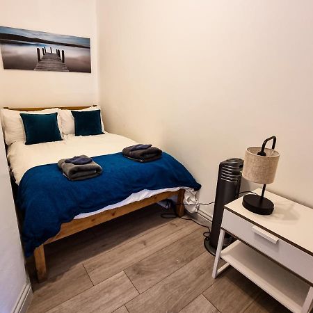 Newly Refurbished Flat In Central Cheltenham With Parking 外观 照片