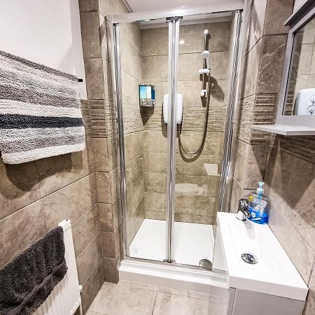 Newly Refurbished Flat In Central Cheltenham With Parking 外观 照片