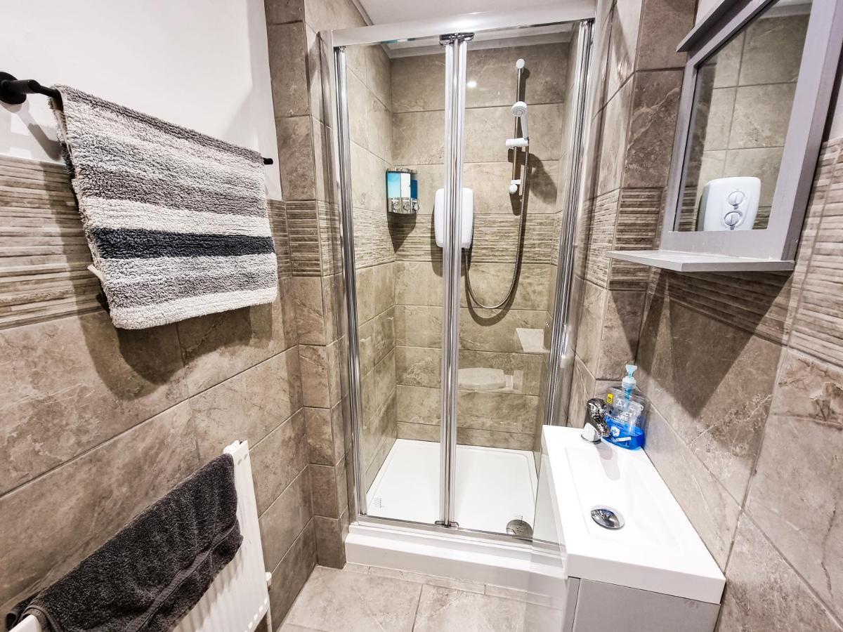 Newly Refurbished Flat In Central Cheltenham With Parking 外观 照片