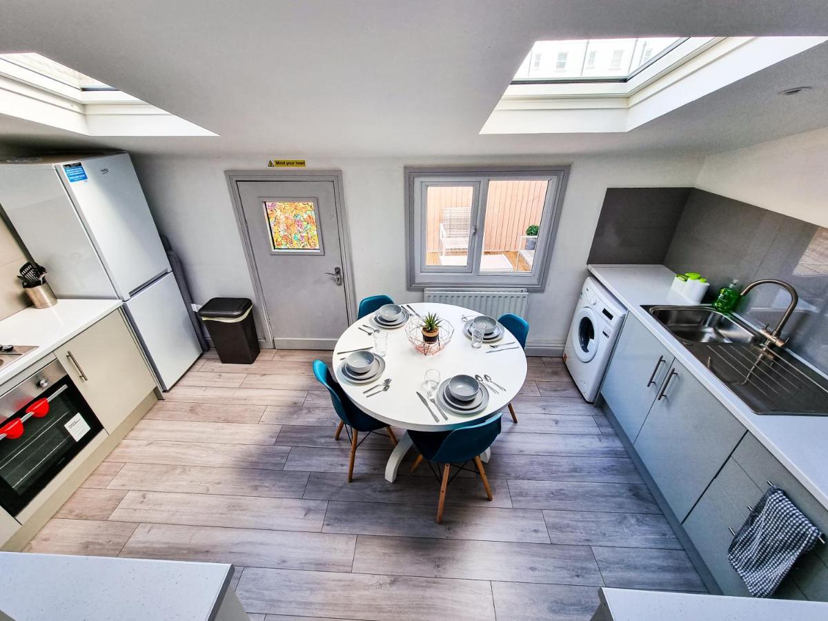 Newly Refurbished Flat In Central Cheltenham With Parking 外观 照片