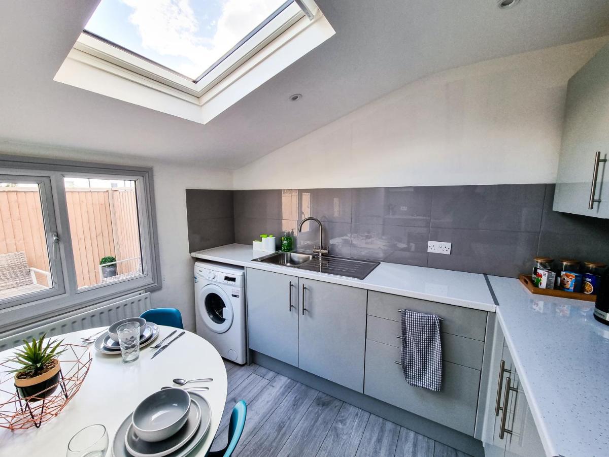 Newly Refurbished Flat In Central Cheltenham With Parking 外观 照片