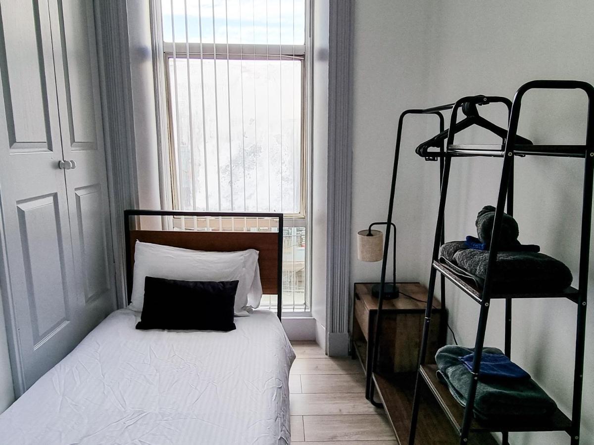 Newly Refurbished Flat In Central Cheltenham With Parking 外观 照片