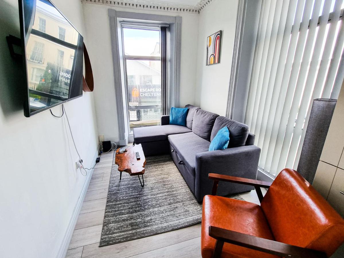 Newly Refurbished Flat In Central Cheltenham With Parking 外观 照片