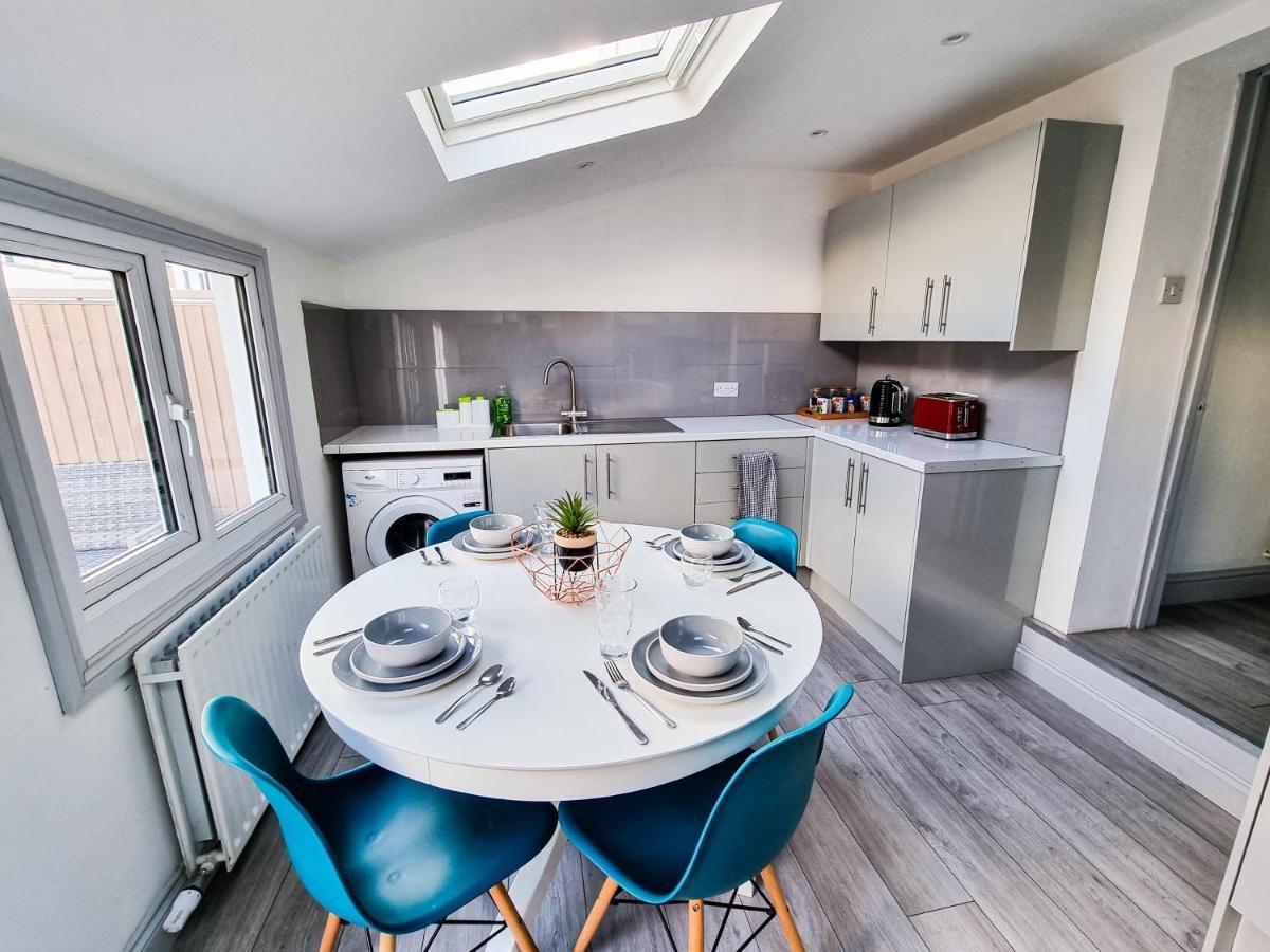 Newly Refurbished Flat In Central Cheltenham With Parking 外观 照片