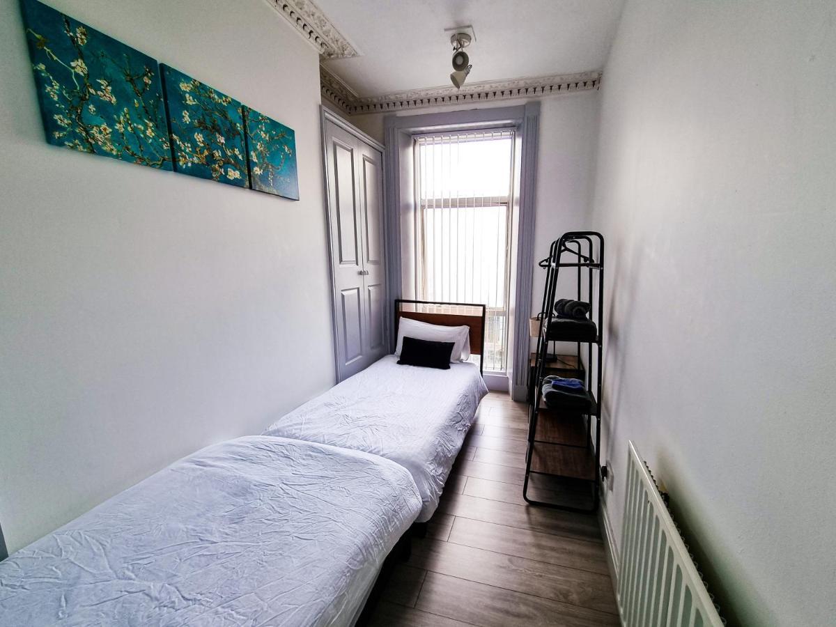 Newly Refurbished Flat In Central Cheltenham With Parking 外观 照片